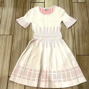 Brand of Bebe with excellent condition color of light pink and white.